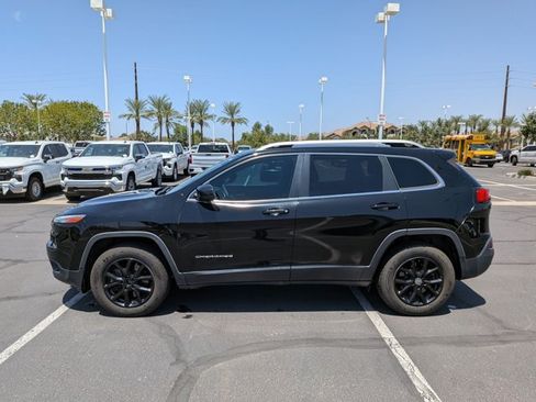 Used 2018 Jeep Cherokee Latitude AWD/4WD image 8