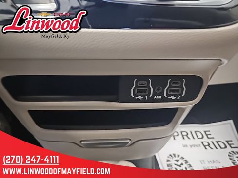 Used 2024 Chrysler Pacifica Touring-L image 24