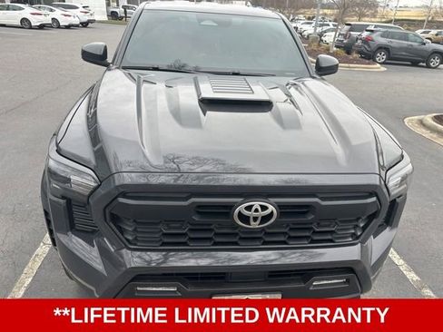 Used 2025 Toyota Tacoma TRD Sport image 3