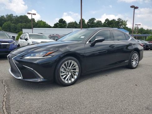 Used 2021 Lexus ES 300h Ultra Luxury w/ Accessory Package FWD image 3