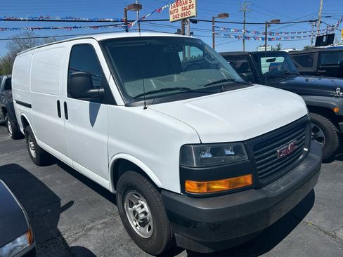 Used 2023 GMC Savana 2500 w/ Driver Convenience Package image 4