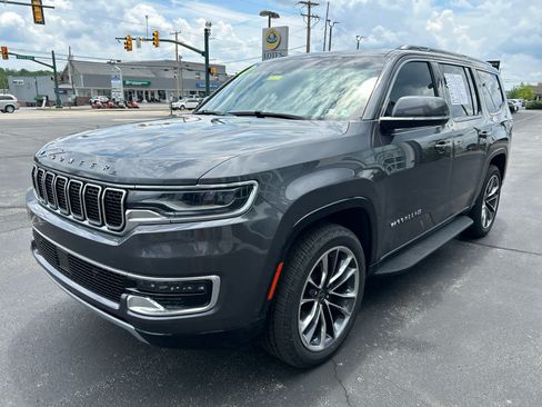 Used 2022 Jeep Wagoneer Series II w/ Premium Group I AWD/4WD image 11
