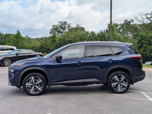 Used 2025 Nissan Rogue SL w/ Tech Package AWD/4WD image 6