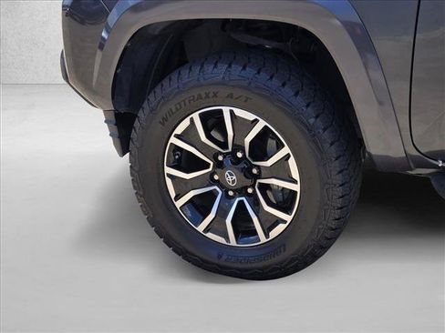 Used 2020 Toyota Tacoma TRD Sport AWD/4WD image 22