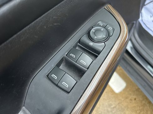 Used 2023 GMC Acadia SLE w/ Driver Convenience Package image 19