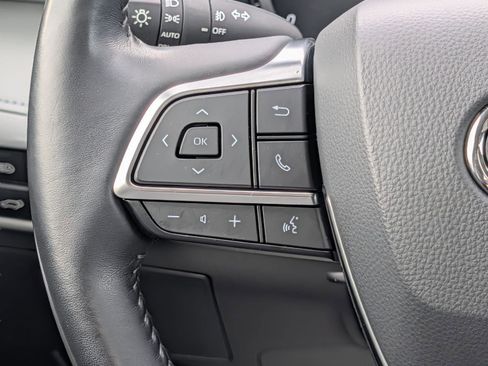 Used 2021 Toyota Highlander XLE image 14