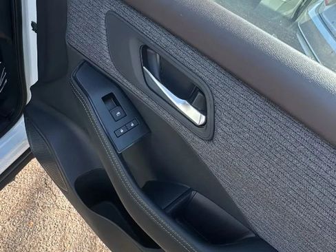 Used 2021 Nissan Rogue SV FWD image 21