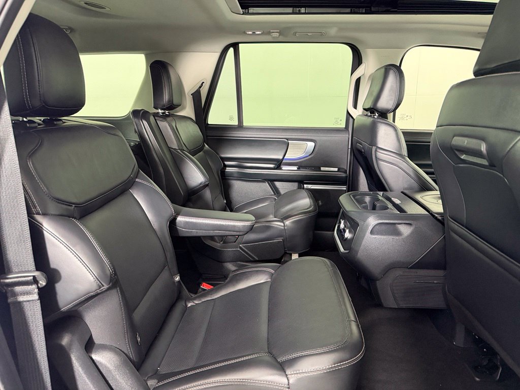 Used 2025 Ford Expedition Max Platinum AWD/4WD image 16