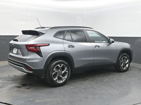 New 2026 Chevrolet Trax LT w/ Driver Confidence Package FWD image 9