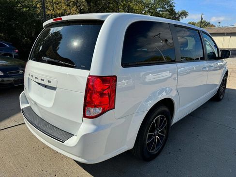 Used 2019 Dodge Grand Caravan SE image 7
