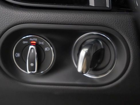 Certified 2025 Porsche Macan image 25