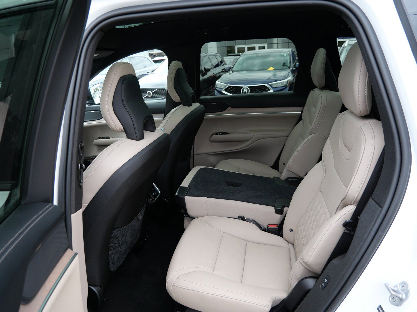 Certified 2025 Volvo EX90 Plus AWD/4WD image 11