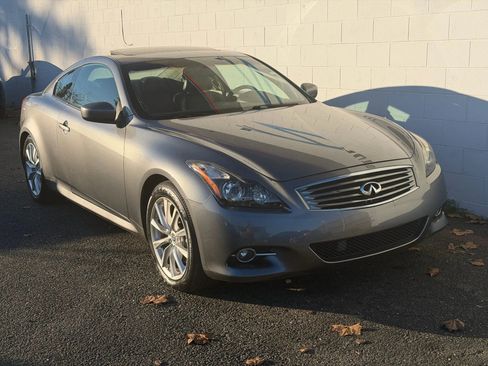 Used 2011 INFINITI G37 Journey w/ Premium Pkg image 7