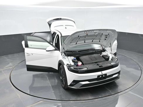 New 2025 Hyundai Ioniq 5 SE image 36