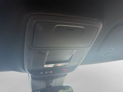 Used 2025 Chevrolet Traverse LT image 23