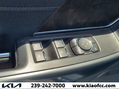 Used 2022 Ford F150 Lariat w/ Equipment Group 502A High AWD/4WD image 23