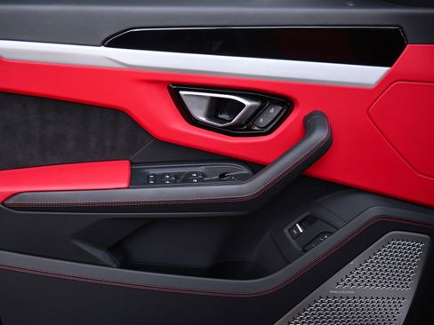 Used 2022 Lamborghini Urus image 15