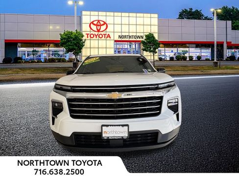 Used 2024 Chevrolet Traverse LT image 5