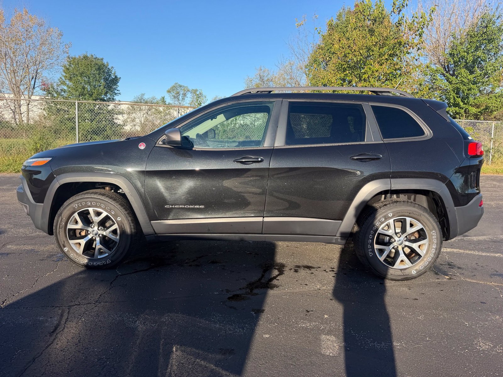 Used 2015 Jeep Cherokee Trailhawk AWD/4WD image 10