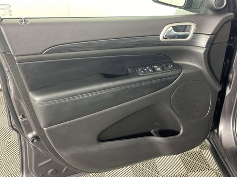 Used 2020 Jeep Grand Cherokee Laredo image 13