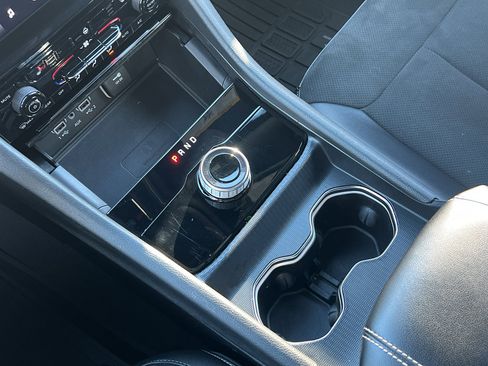 Used 2023 Jeep Grand Cherokee L Laredo image 21