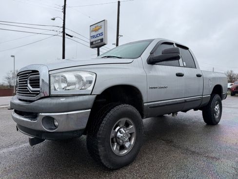 Used 2006 Dodge Ram 2500 Truck SLT image 2