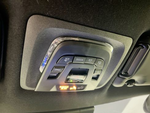 Used 2024 Toyota Corolla Cross XSE w/ Convenience Package image 22