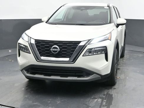 Used 2023 Nissan Rogue SV image 4