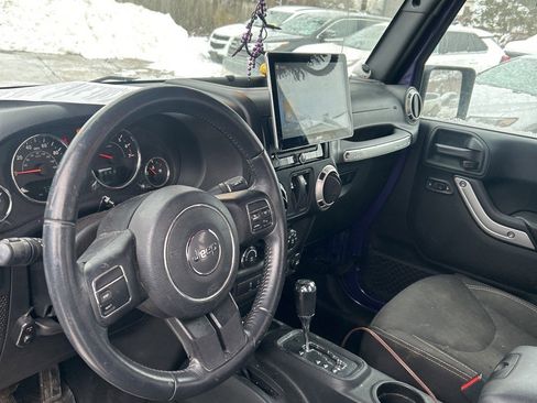 Used 2018 Jeep Wrangler Rubicon w/ Power Convenience Group image 9