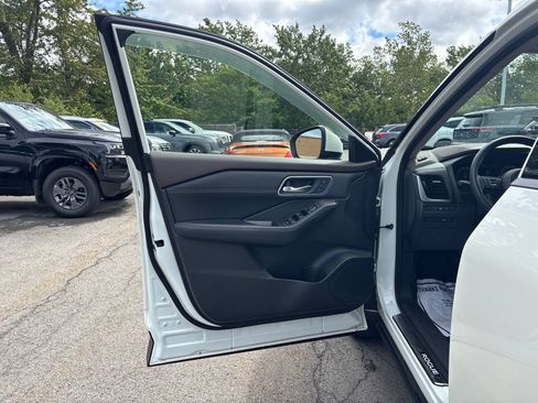 Used 2023 Nissan Rogue Platinum w/ Platinum Premium Package AWD/4WD image 18