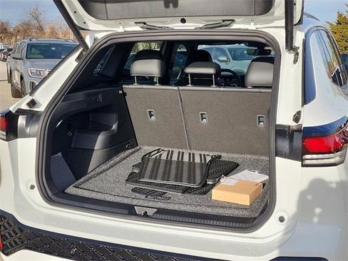 New 2026 Volkswagen Tiguan SE R-Line image 6