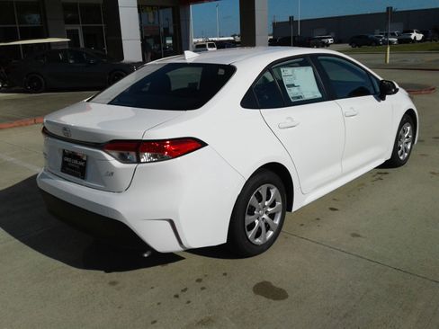 New 2026 Toyota Corolla LE image 2