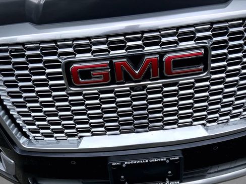 Used 2024 GMC Yukon XL Denali AWD/4WD image 32