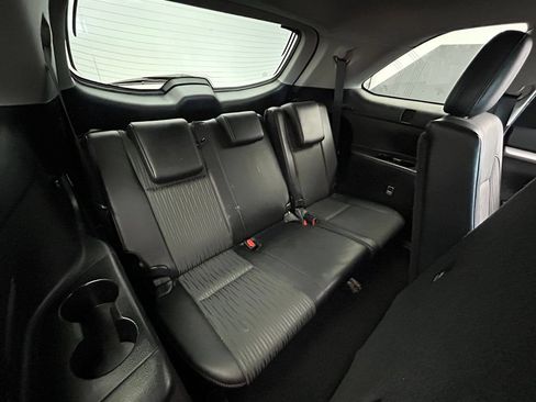Used 2019 Toyota Highlander Plus FWD image 18