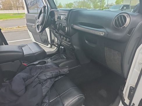 Used 2011 Jeep Wrangler Unlimited Sport image 7