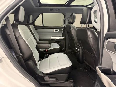 Used 2021 Ford Explorer XLT w/ Equipment Group 202A image 14