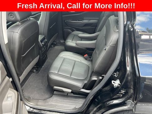 Used 2021 GMC Acadia SLT w/ Preferred Package FWD image 16