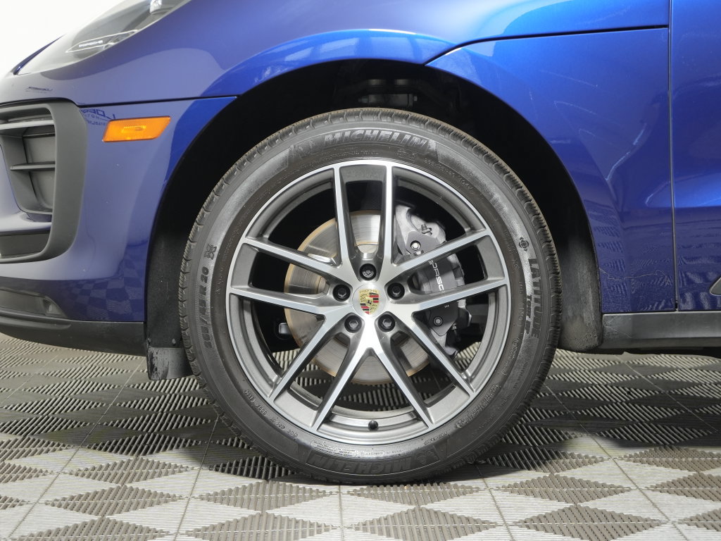Certified 2024 Porsche Macan w/ Premium Plus Package AWD/4WD image 13
