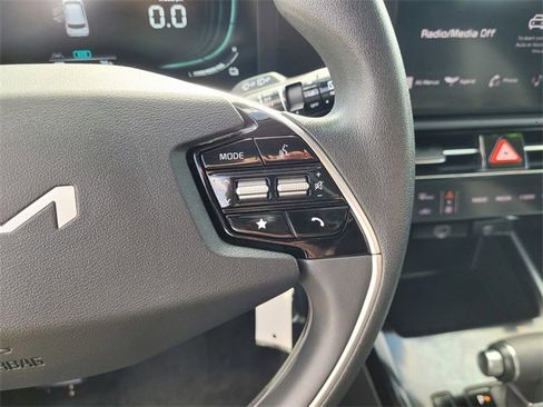 Used 2023 Kia Niro LX image 20