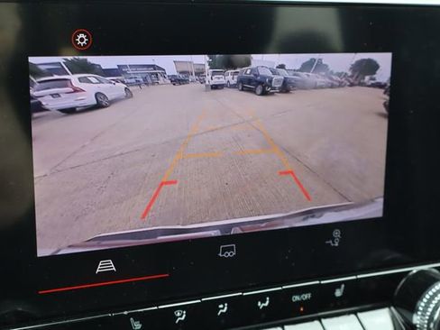 Used 2023 GMC Canyon AT4 w/ Canyon Safety Plus Package AWD/4WD image 8