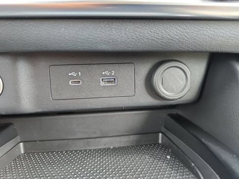Used 2023 Nissan Rogue SV FWD image 7