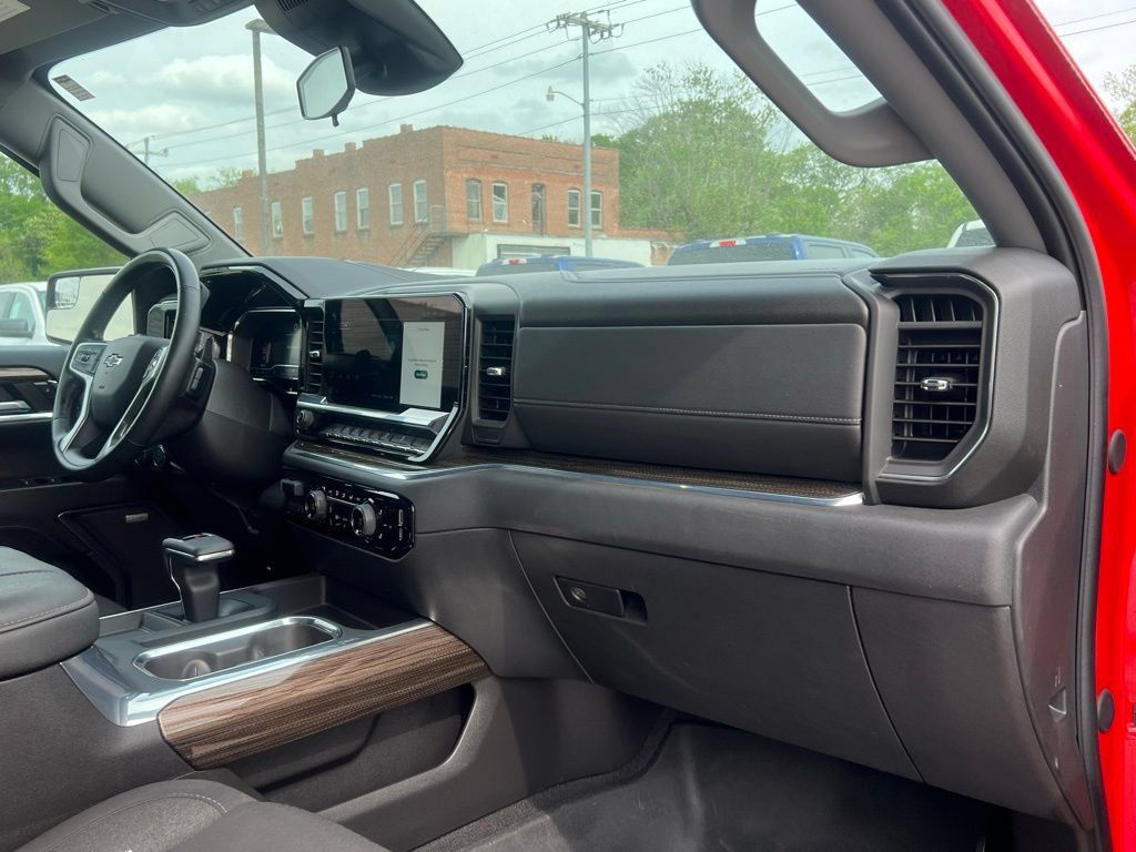 Used 2024 Chevrolet Silverado 1500 LT Trail Boss w/ Convenience Package II AWD/4WD image 21