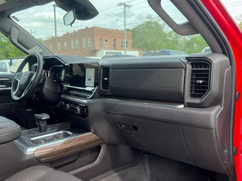 Used 2024 Chevrolet Silverado 1500 LT Trail Boss w/ Convenience Package II AWD/4WD image 21