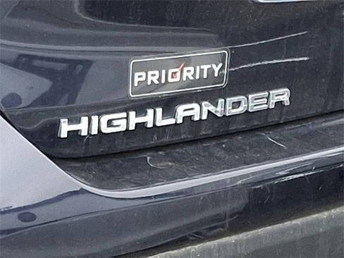 Used 2024 Toyota Highlander XLE image 8