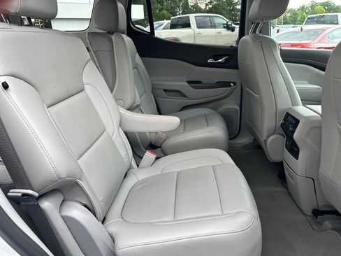 Used 2023 GMC Acadia SLT FWD image 16