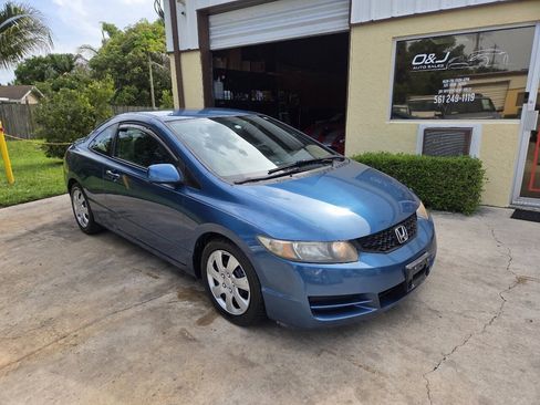 Used 2010 Honda Civic LX image 1