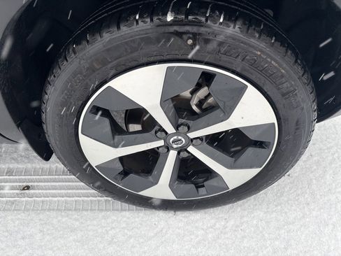 Certified 2025 Volvo XC40 B5 Plus image 16