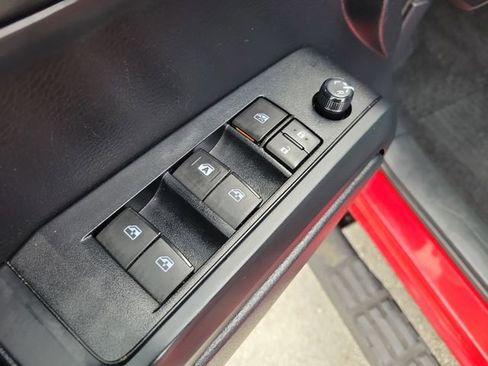 Used 2019 Toyota Tacoma SR w/ SR Convenience Package image 16