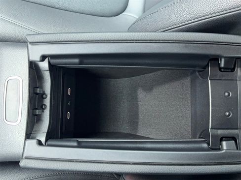 Used 2025 Mercedes-Benz CLA 250 image 33