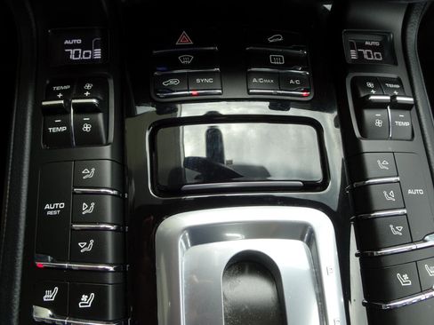 Used 2017 Porsche Cayenne Platinum Edition image 20